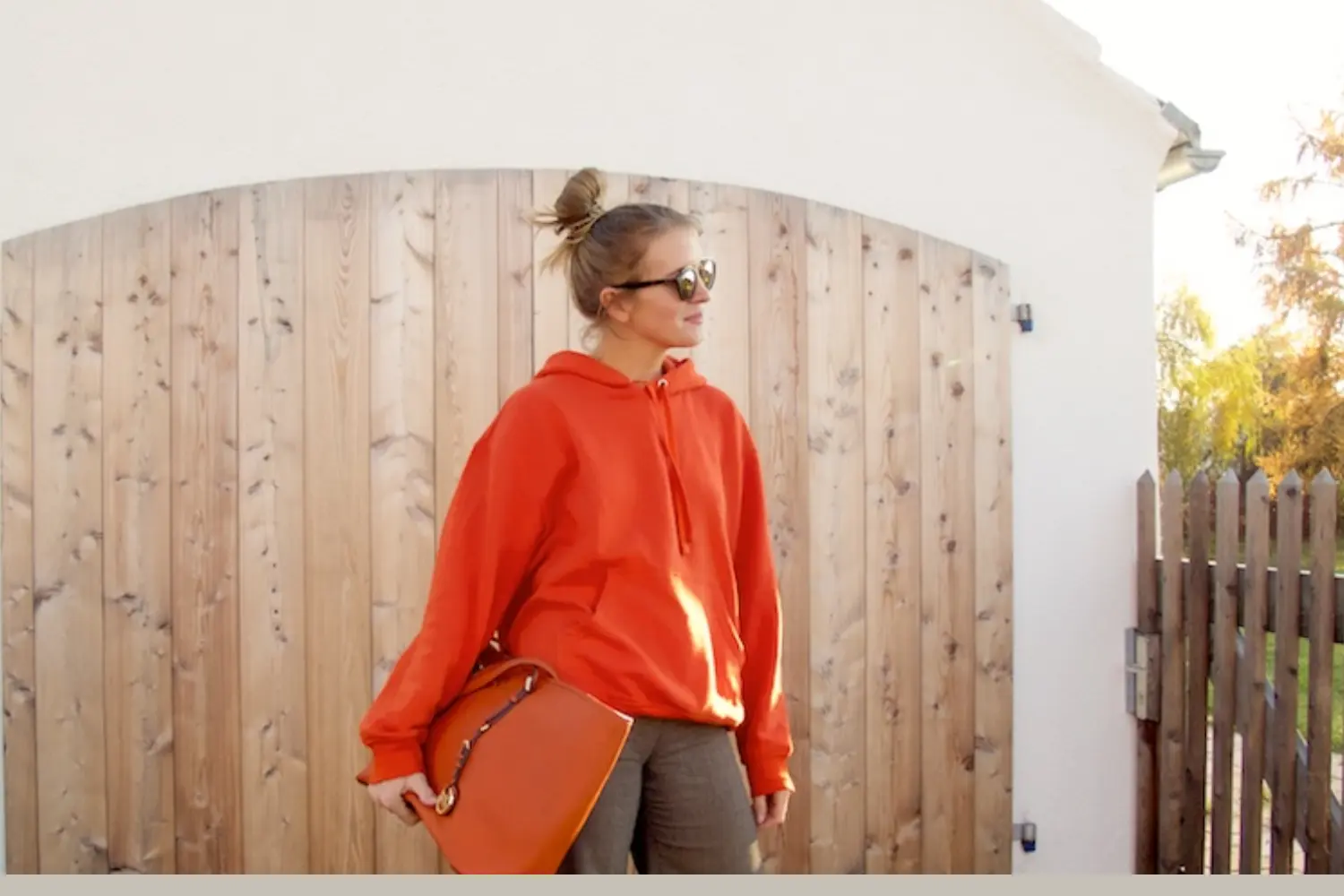 Orange-hoodies-colorful-hair-and-nostalgia-in-Eternal-Sunshine.