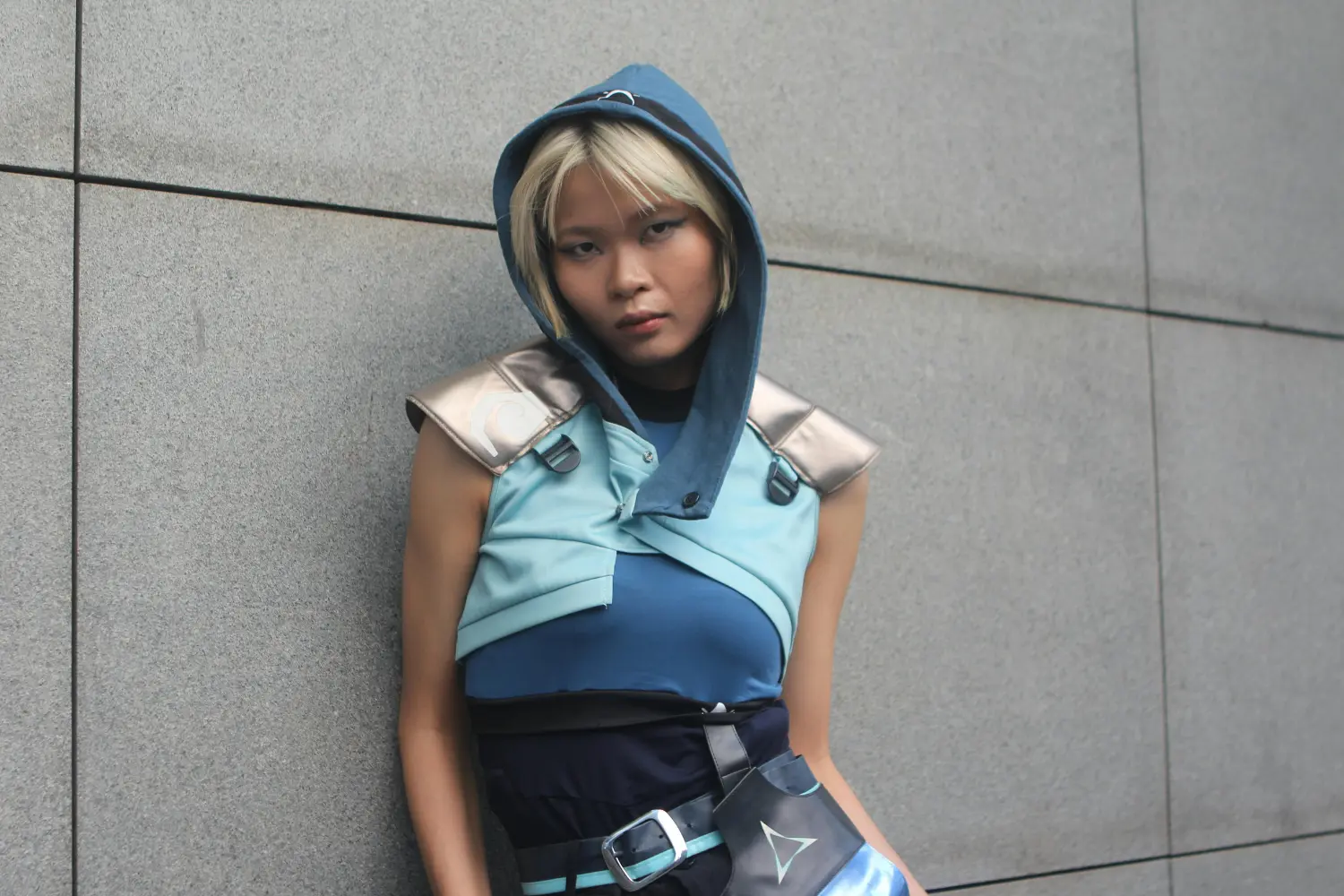 The-Rise-of-Minimalist-Luxury-Hoodies-in-Streetwear-Fashion.