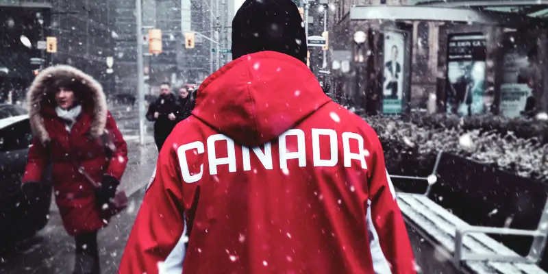 Burgundy-Hoodie-Outfits-for-Women.